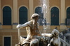 Brunnen vor dem Schloss